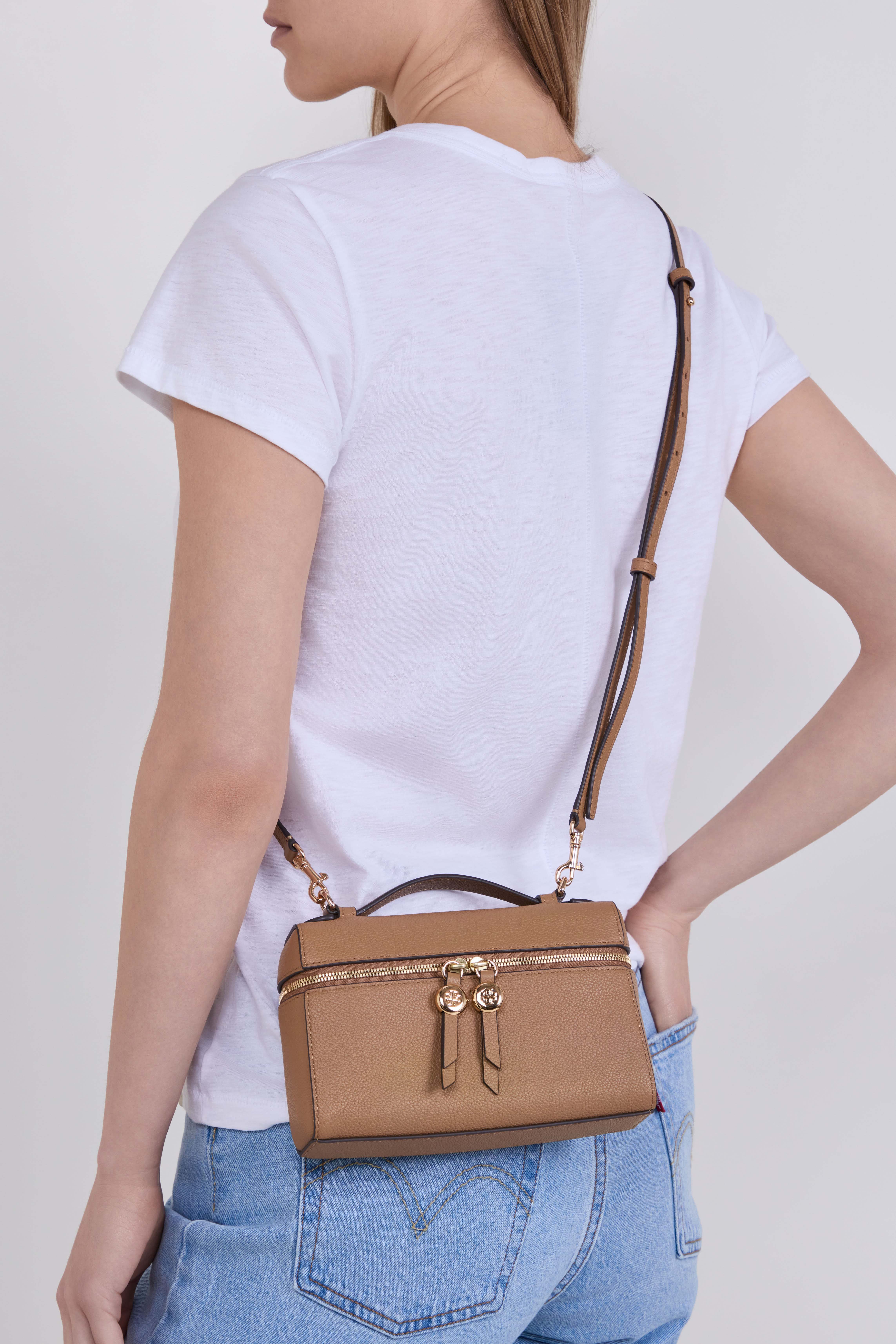 תמונת כל הלוק של תיק קרוסבודי סלים רומי מיני